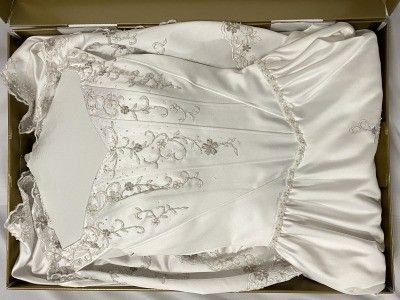 How to Preserve a Wedding Gown in a Box